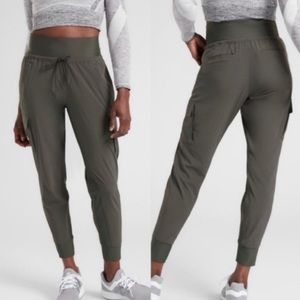 Athleta Cargo Joggers Pants size 4